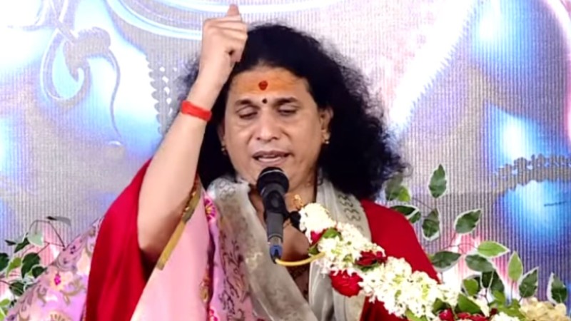 मिलिए महामंडलेश्वर स्वामी इंद्रदेवेश्वरानंद सरस्वती से, मथुरा से धर्मसम्राट बनने तक सफर